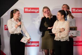 Jeanne%20Grueghe%20et%20Maia%20Chatain%2C%20derri%C3%A8re%20%3A%20leurs%20professeurs.%7CDR%2FMalongo%7CMalongo%7C65586ac2-18b0a90f-cd8d-4d7f-b881-8eb6020b50ad.jpg
