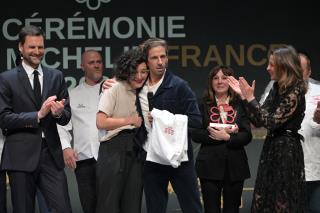 Hugo%20Roellinger%20et%20son%20%C3%A9pouse%2C%20Marine%20Roellinger.%20%7CAline%20GERARD-Michelin%202025%7Croellinger%7C65586ac2-1f715454-99fc-4480-abc3-7f6b04654f52.jpg