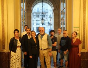 Dominique et Philippe Etchebest entourés de leurs fidèles collaborateurs
