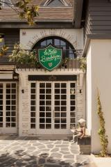 La Folie Barbizon, lieu hybride associant résidence d’artistes et hôtel 4 étoiles de 21 chambres.