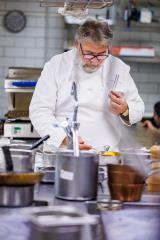 Alain Llorca fait rimer gastronomie et paiement fractionné.
