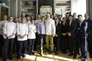 Philippe et Dominique Etchebest savourent la seconde étoile Michelin de Maison Nouvelle avec leur équipe