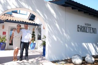 Camille et David Ibarboure continuent d'écrire l'histoire familiale à la tête de la Maison Briketenia, au coeur de Guéthary 