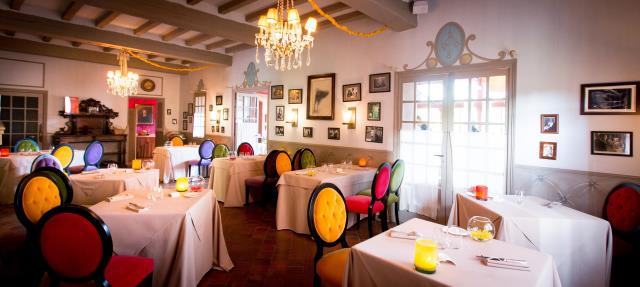 Le restaurant conjugue authenticité d'une demeure du XVIIIème siècle et luxe authentique.