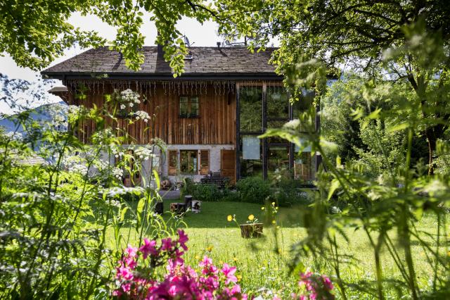 Le Moulin de Léré. «Au milieu de la verdure, au calme avec toutes les herbes sauvages qui poussent à moins de 800 mètres, que demander de mieux ? »