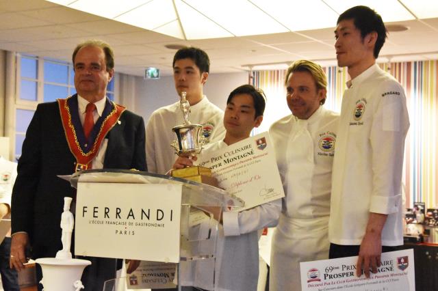 Francis Durnerin, président du club Prosper Montagné, Kanazawa Hiroyuki (2ème),  le lauréat Keiichiro Hayashi, Nicolas Sale et Chikara Yoshitomi (3ème).