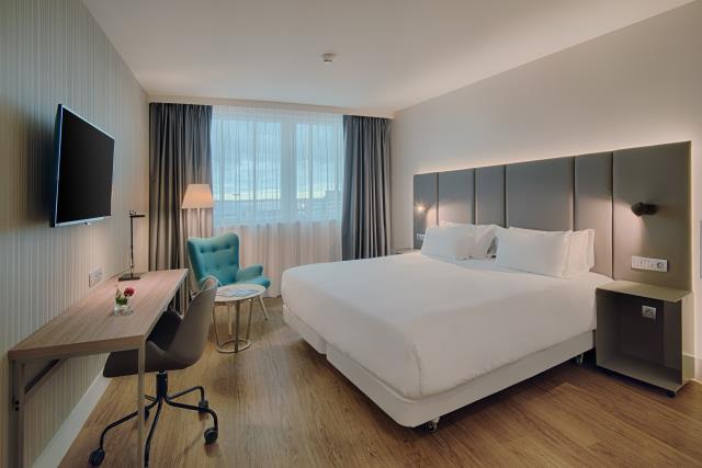 Nouvel hôtel NH de Toulouse-Blagnac, 148 chambres, accès direct à l'aéroport