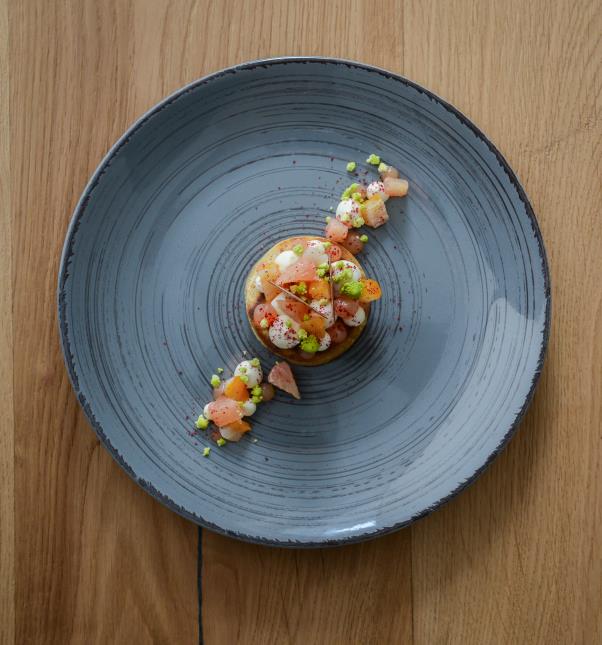 Dans l'idée d'une tartelette, haddock, pamplemousse et choux
