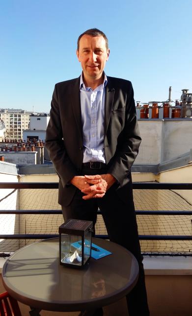 Loïc Giroud, à la tête du groupe SOGEPAR, sur la terrasse de la suite 209, au 8e étage de l'hôtel Le 209 Paris Bercy (XIIe), qu'il gère en marque blanche.