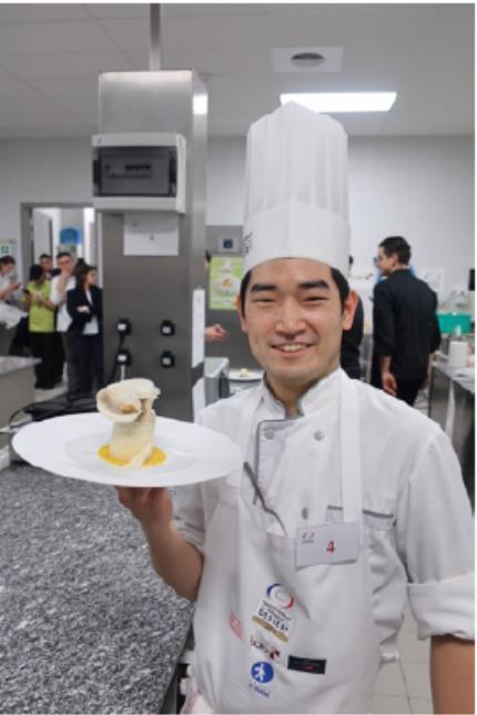 Catégorie « Professionnels » Yu Tanaka avec son desser Souvenir d'enfance