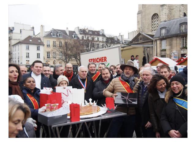 Vente de galettes sur la place de l'Eglise Saint-Germain-des-Prés.