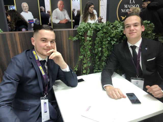 Lauris et Julien 1ère année apprentissage au CFA Rabelais de Dardilly sur le stand Enodis