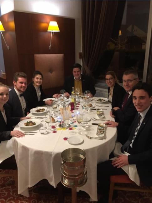 Les étudiants Bachelor International, option Management de l'hôtellerie de loisirs et de luxe de Savignac goutent au luxe