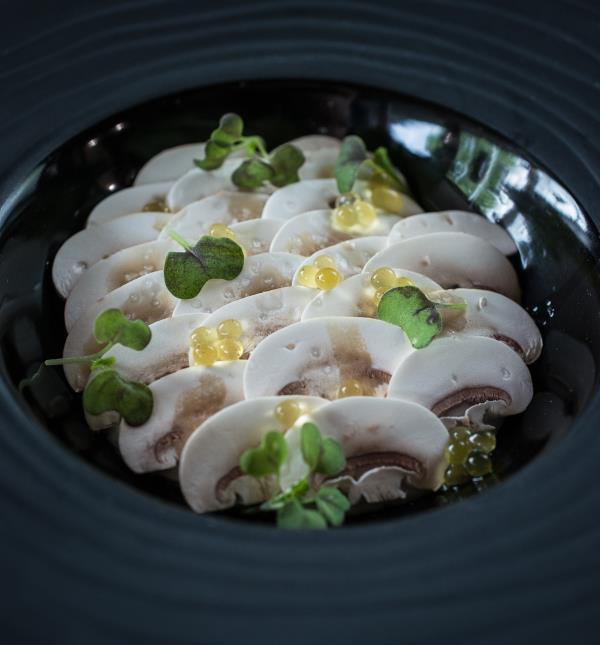 Nage de coquillages, riz sous pression, écaille de Paris et râpé de citron vert