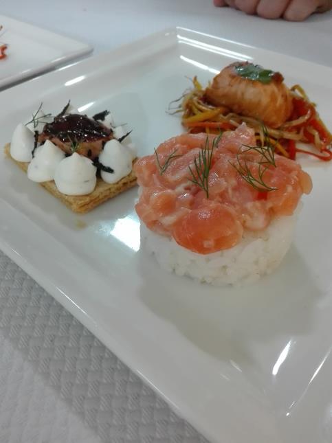 Chirachi revisité, saumon mariné, pomme, orange, radis