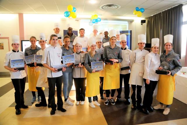 Les championnes messine de Hand Ball et les étudiants en cuisine, BTS et Bac Professionnel.