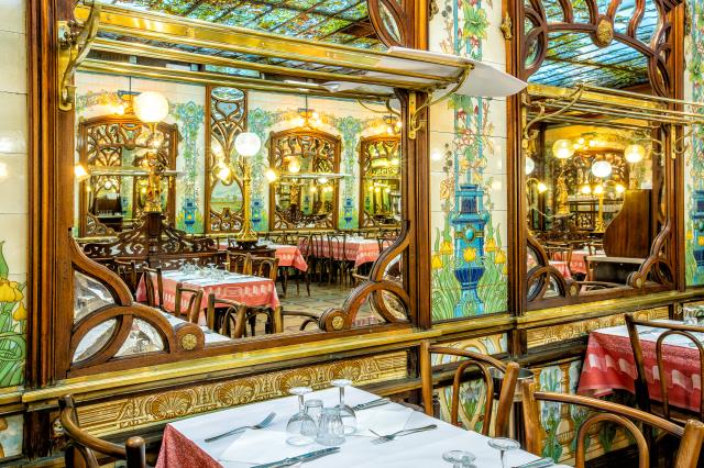 Le décor du Bouillon Chartier de Montparnasse a été inscrit au répertoire des Monuments historiques en 1984.