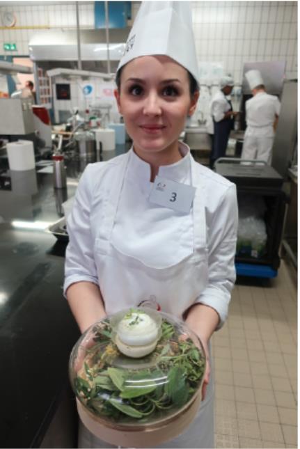 Marie-Diana Bourdil du CFA Médéric avec son dessert « Fraicheur du Maquis ».