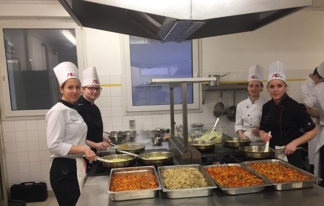 Les élèves, étudiants et professeurs du lycée Saint Martin - Amiens ont produits 300 repas