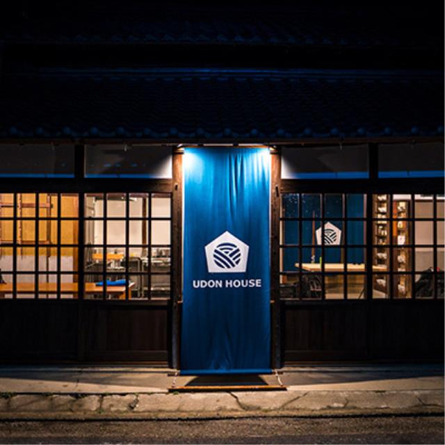 Au Japon, la Udon House propose des packages : nuit sur tatami et atelier de fabrication de nouilles traditionnelles.