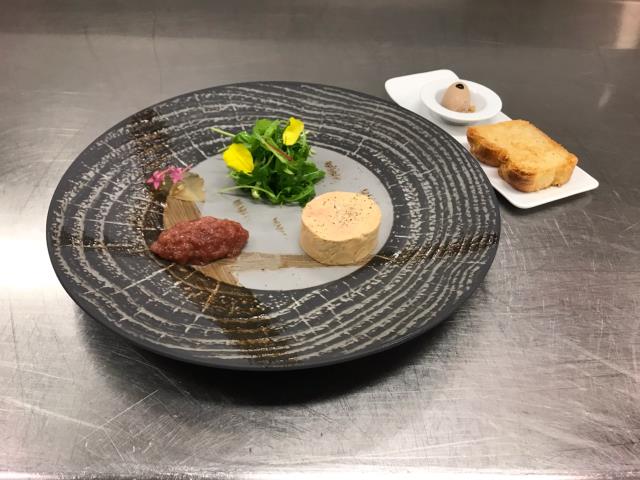 Foie gras de canard, gelée naturelle au marc de gewurztraminer, chutney ...