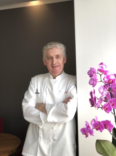 A L'Anthocyane, Marc Briand propose une cuisine gourmande et pointue cuisine qui a su séduire les inspecteurs du guide rouge.