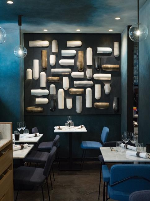 Le restaurant propose un menu au déjeuner à 39 euros, pour une entrée, un plat et un dessert.