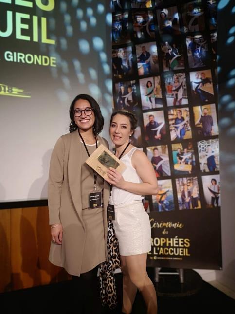 Eléonore Frémont et Elodie Manguat,  ravies lors de la remise du trophée de l'Accueil en novembre dernier