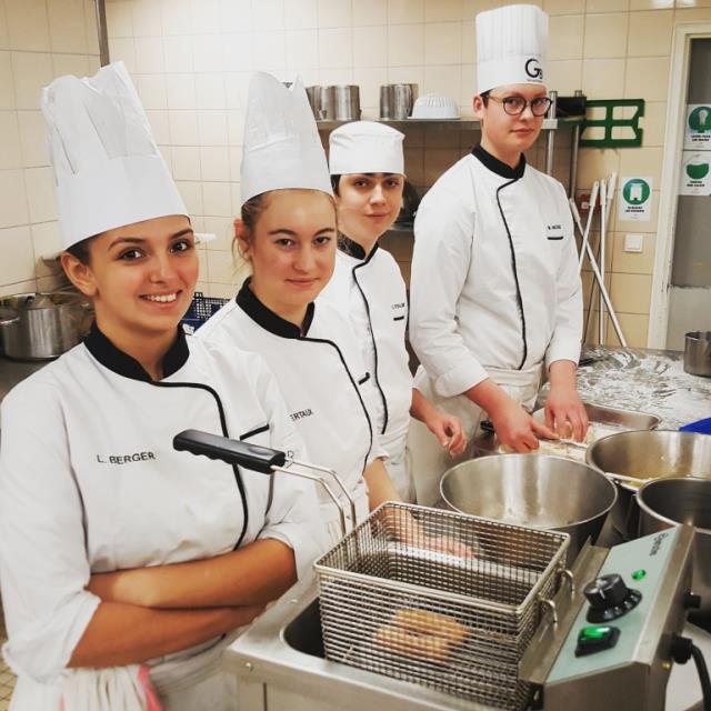 Les brigades s'affairent pour concocter le royal menu