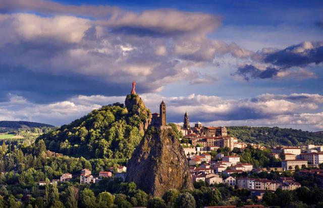 Le Puy-en-Velay, l'une des 17 destinations religieuses répértoriées par l'association Villes-Sanctuaires -