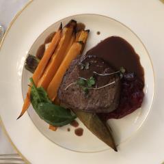 Filet de bison, chutney de canneberges.