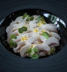 Nage de coquillages, riz sous pression, écaille de Paris et râpé de citron vert