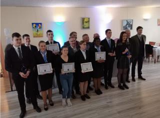 Les élèves de Château Thierry qui ont tous brillé lors de différents concours recoivent leur prix