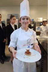 Clémence Labatut - Lycée Hôtelier de La Rochelle (17) avec son dessert « Sésame Ouvre-Toi »