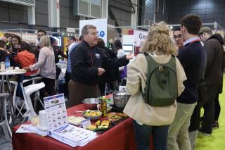 Sur les stands des exposants, les démonstrations - et dégustations ! - furent nombreuses.