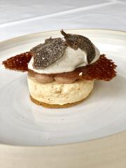 La truffe noire en glace, bavaroise noisette et ganache chocolat