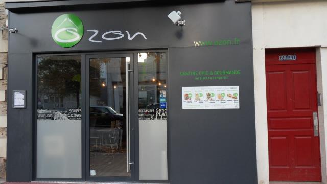 Pour ancrer le concept, Ôzon s'affiche comme la cantine chic et gourmande