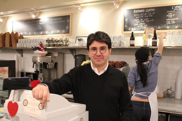 Yann N'Diaye, le directeur du Moulin à Café a su se positionner sur le secteur des produits destinés à la communauté française.