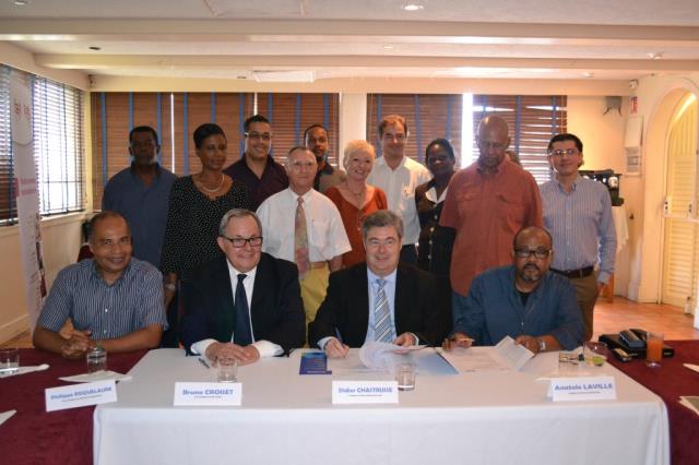 Au premier plan, de g à d : Philippe Roquelaure, Bruno Croiset, Didier Chastrusse et Anatole Laville lors de la première commission régionale Guadeloupe/Guyane