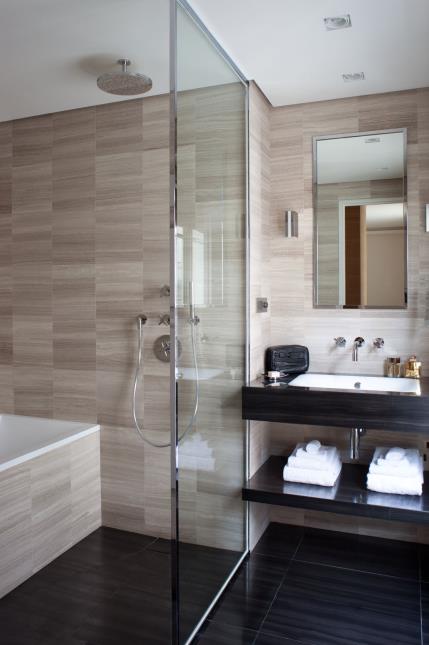 Salle de bains de la chambre deluxe