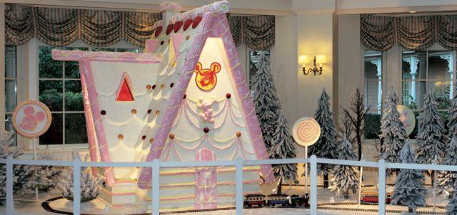 La brigade de pâtissiers du restaurant California Grill a participé à la réalisation de ce décor.