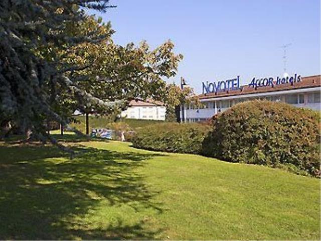 hôtel-restaurant 4 étoiles de 119 chambres est situé à proximité des autoroutes A31 et A33, à quelques minutes du centre-ville.