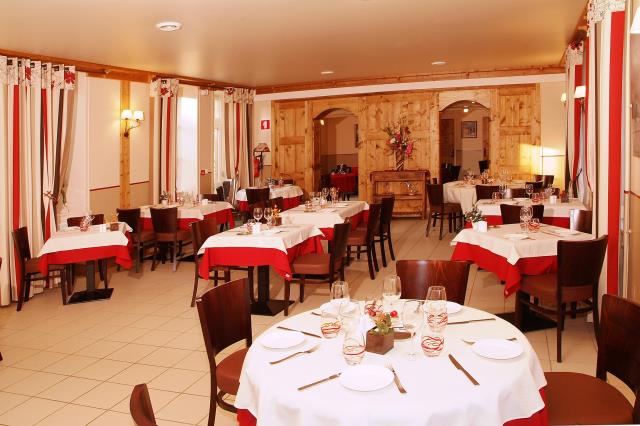 La salle à manger du Tilia à Joux dans le Rhône.