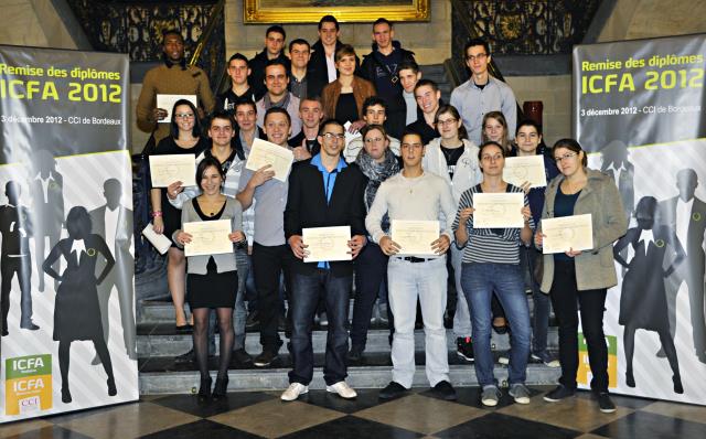 Parmi les diplômés 2012, les élèves des CAP Cuisine, 29 étaient présents ( photo) le  3 décembre au Palais de la Bourse à Bordeaux