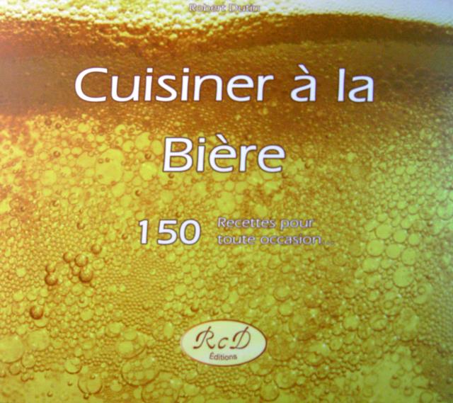 Cuisiner à la bière, un livre de Robert Dutin.