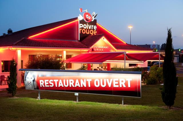 Les établissements Poivre Rouge se situent en périphérie commerciale, dans des villes de 10000 à 100000 habitants.
