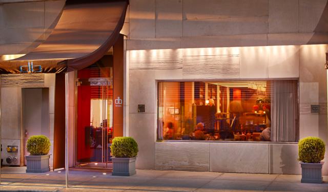 Le DB Bistro où l'on peut déguster le fameux hamburger au foie gras.