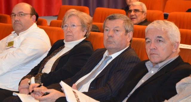 De g à d : le Maître Restaurateur Richard Bagnol, Josiane Gomez, Roland Héguy et Patrice Mounier. On reconnaît au deuxième plan Paul Pamard, ancien président de l'Umih 84 avant Franck Gomez et longtemps président des hôteliers du département.