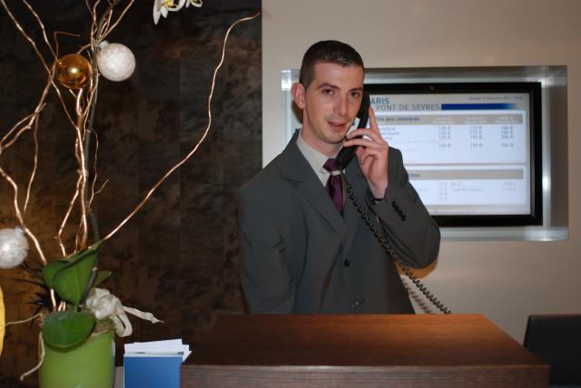 Sébastien Bonnet, 30 ans, est Night auditor après avoir démarré comme réceptionniste tournant chez Accor
