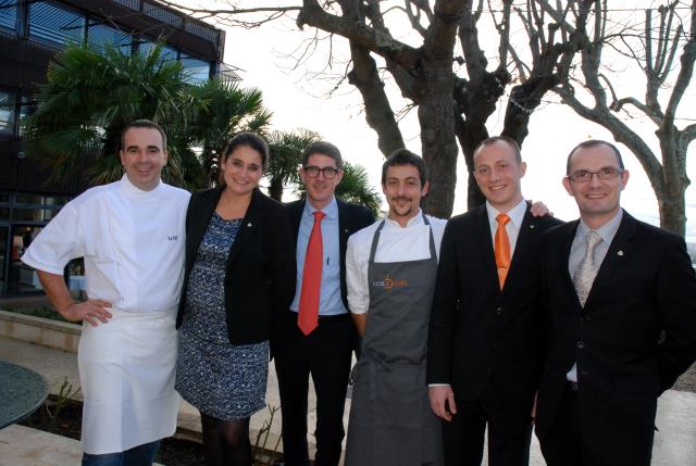 Le Saint James : de gauche à droite : Nicolas Magie, le chef Marie Borgel, pdg,  Anthony Torkington, directeur général  Benjamin Bonnay, second du chef mais aussi  en charge de l'école de cuisine,  Stéphane Laubier, en charge du bar  Totalement refait, Ri